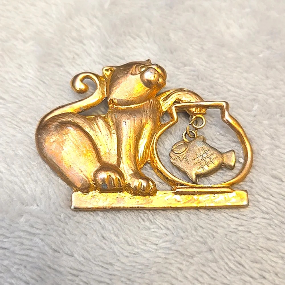 #517 Vintage Alexis Cat Kitty Fishbow Gold Tone Brooch Pin